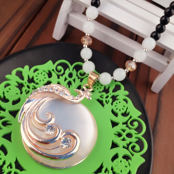 Различни видове дамски колиета