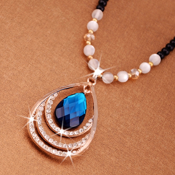 Различни видове дамски колиета