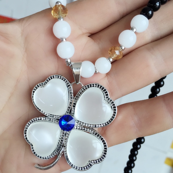 Различни видове дамски колиета