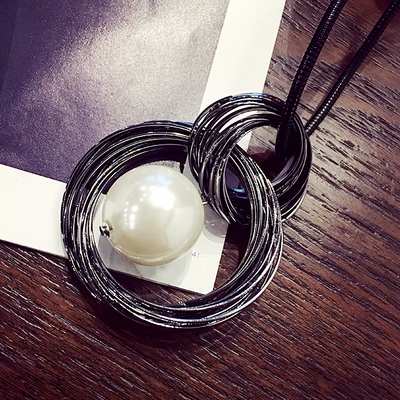 Различни видове стилни дамски колиета 