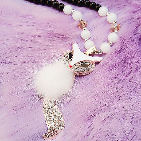 Различни видове стилни дамски колиета 