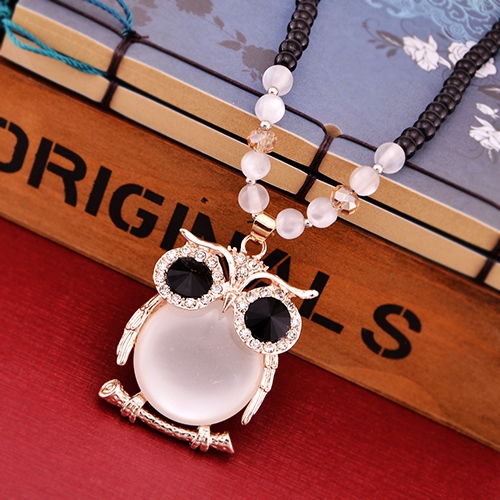 Различни видове стилни дамски колиета 