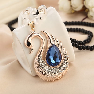 Различни видове стилни дамски колиета 