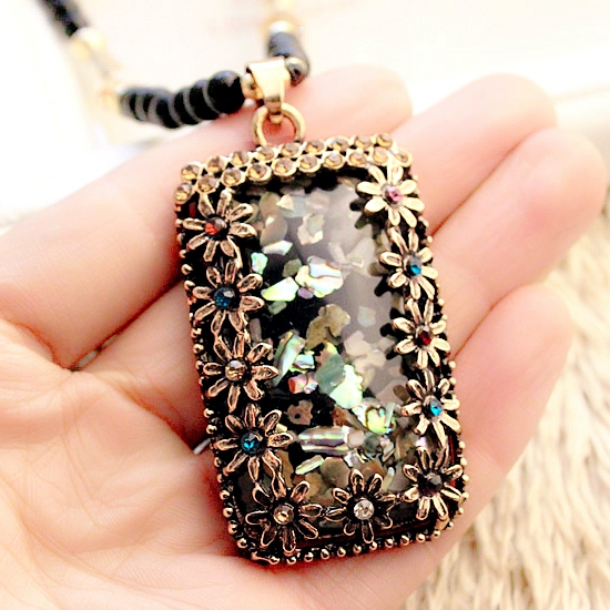 Διαφορετικοί τύποι γυναικεία κολιέ 