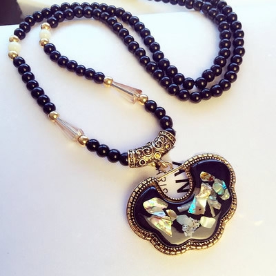 Διαφορετικοί τύποι γυναικεία κολιέ 