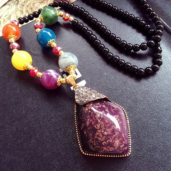 Διαφορετικοί τύποι γυναικεία κολιέ 