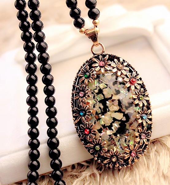 Διαφορετικοί τύποι γυναικεία κολιέ 