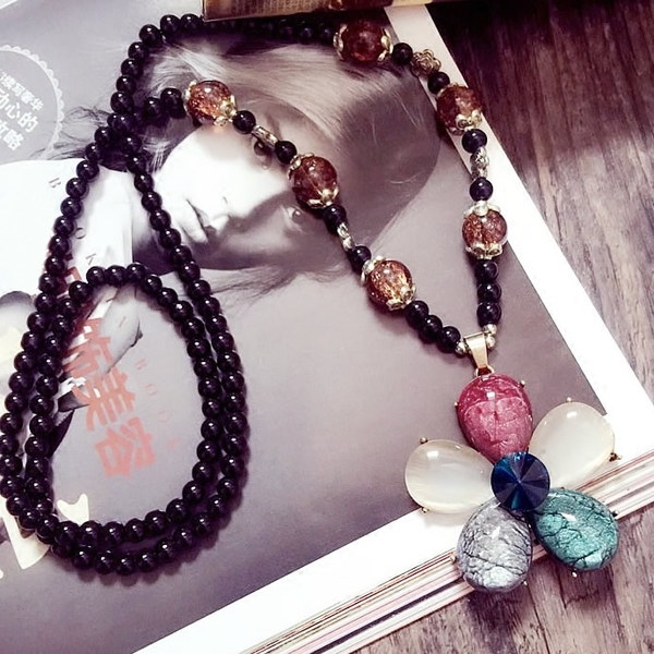 Διαφορετικοί τύποι γυναικεία κολιέ 