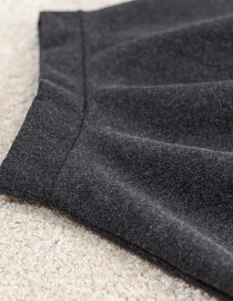 Οι γυναίκες φούστα μαλλί το χειμώνα