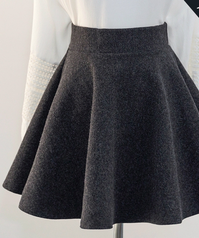 Οι γυναίκες φούστα μαλλί το χειμώνα