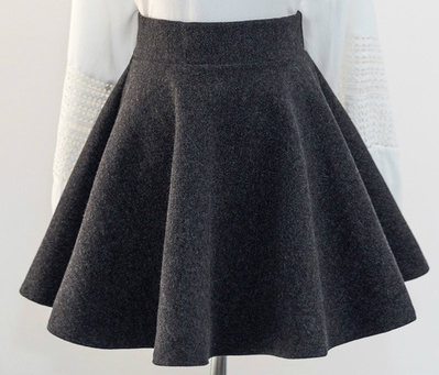 Οι γυναίκες φούστα μαλλί το χειμώνα