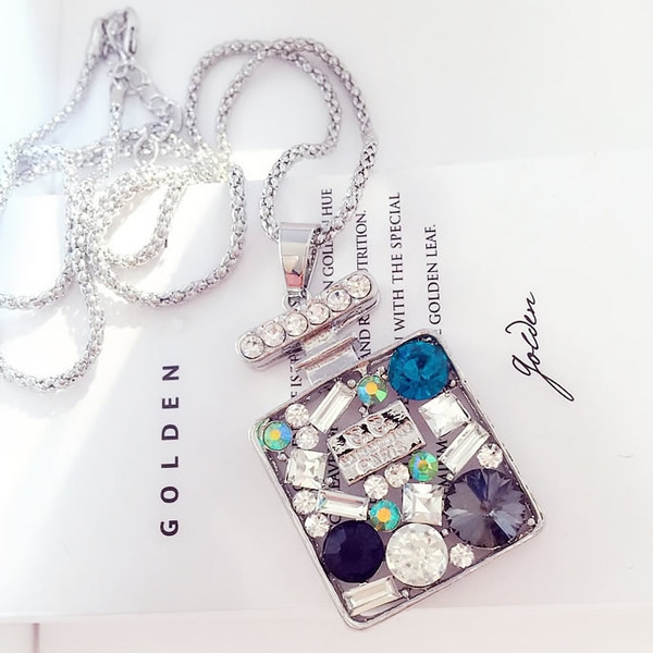 Модерни дамски колиета в различни модели