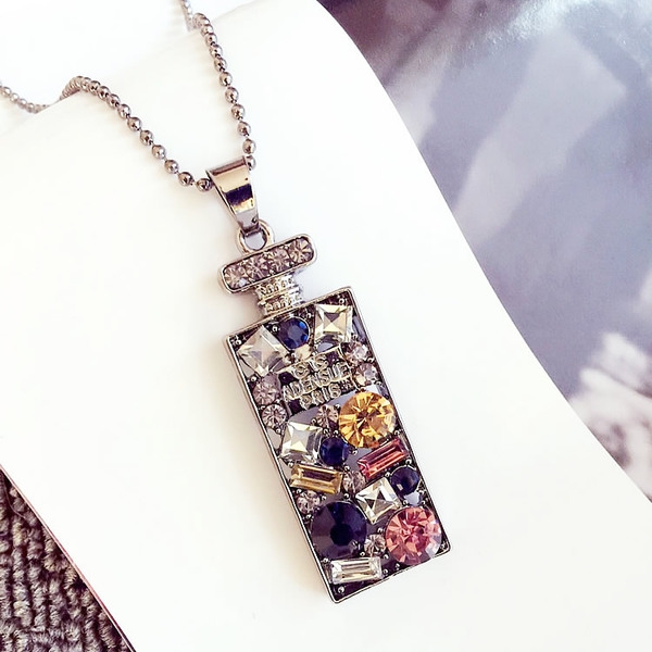 Модерни дамски колиета в различни модели