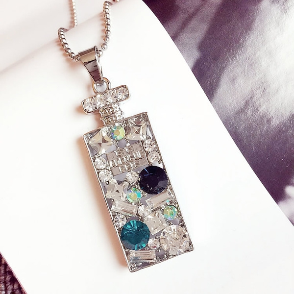 Модерни дамски колиета в различни модели