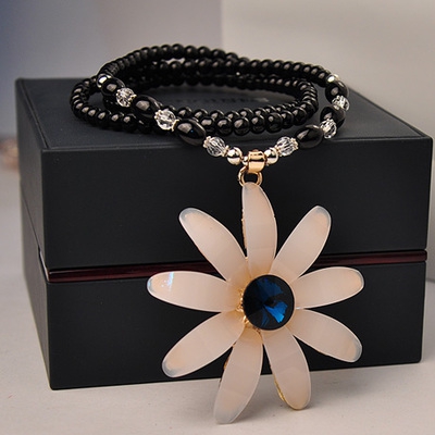 Различни модели дамски колиета