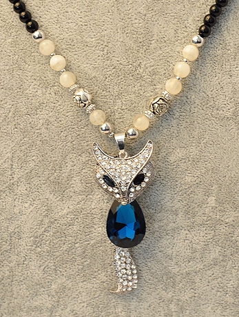 Различни модели дамски колиета