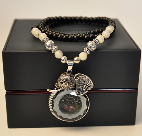 Различни модели дамски колиета