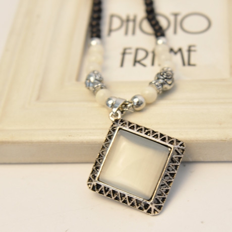 Различни модели дамски колиета