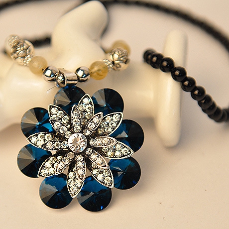 Различни модели дамски колиета