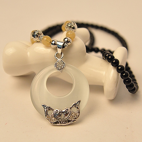 Различни модели дамски колиета