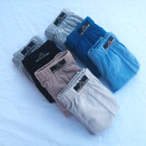 Σετ ανδρικά εσώρουχα από 8 κομμάτια σε διαφορετικά χρώματα - μπλε, κόκκινο, γκρι, μαύρο και άλλα