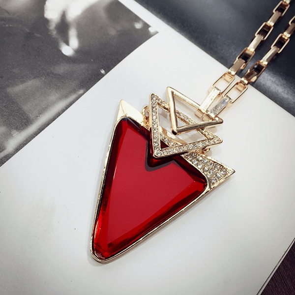 Дамски колиета с кристали в различни модели и цветове 