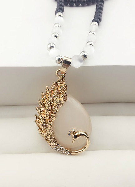 Различни видове дамски колиета 