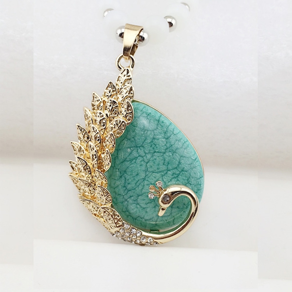 Различни видове дамски колиета 