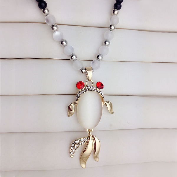 Различни видове дамски колиета 