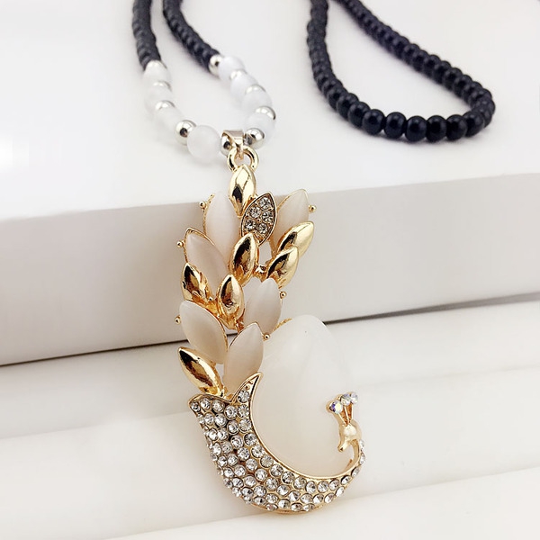 Различни видове дамски колиета 