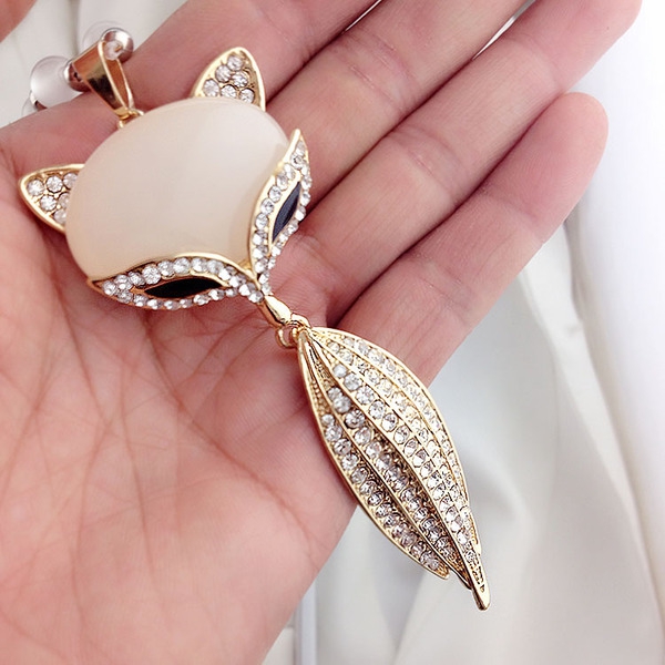 Различни видове дамски колиета 