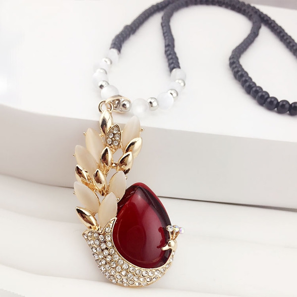 Различни видове дамски колиета 