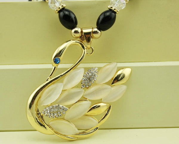 Различни видове дамски колиета 