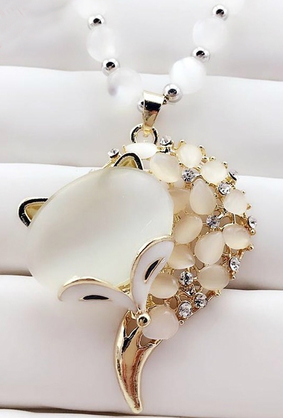 Различни видове дамски колиета 