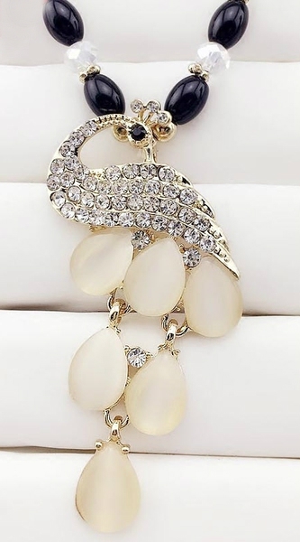 Различни видове дамски колиета 