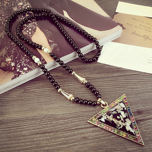 Различни видове дамски колиета 