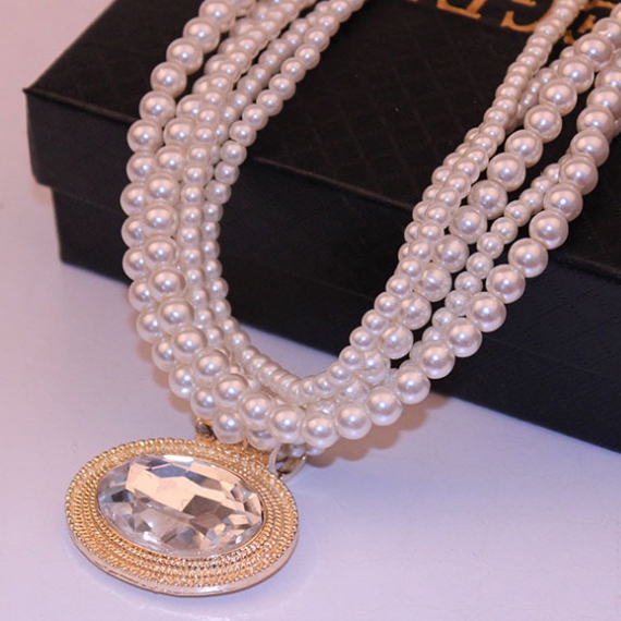 Различни видове дамски колиета 