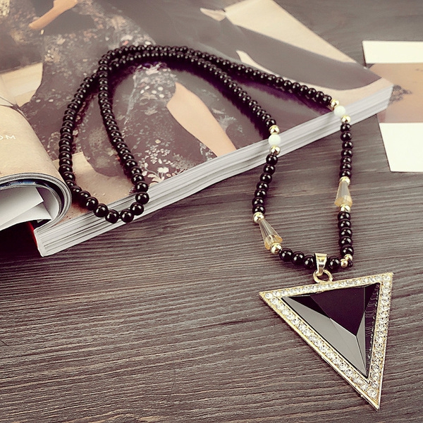 Различни видове дамски колиета 