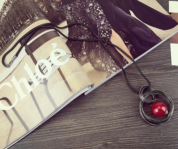 Различни видове дамски колиета 