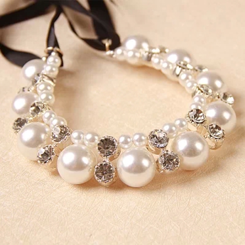 Различни видове дамски колиета 