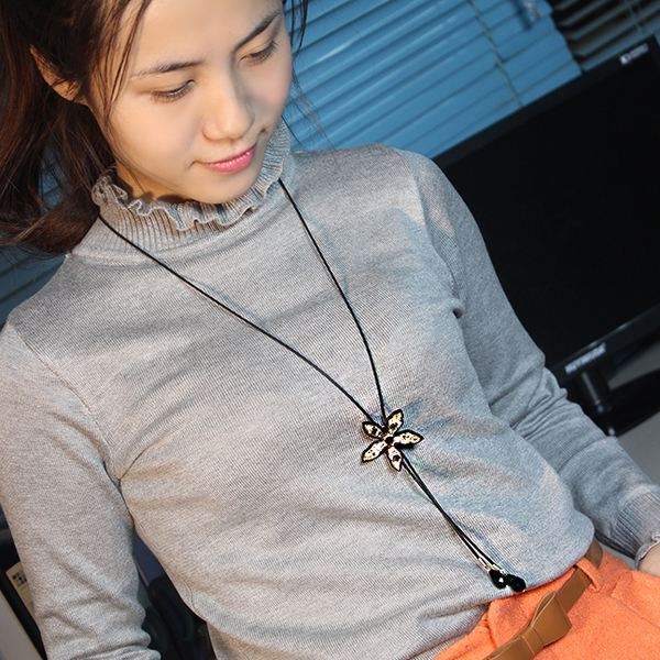 Различни видове дамски колиета 