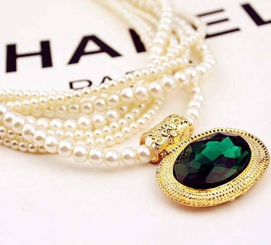 Различни видове дамски колиета 