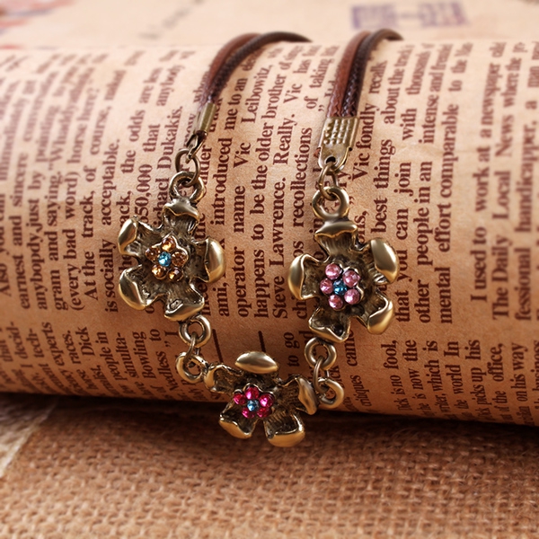 Стилни дамски колиета 