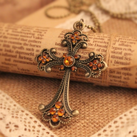 Стилни дамски колиета 