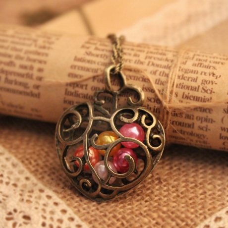 Стилни дамски колиета 