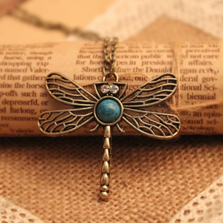 Стилни дамски колиета 