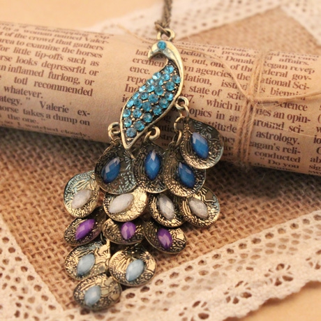 Стилни дамски колиета 