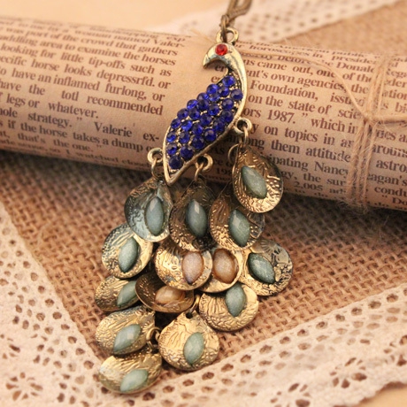 Стилни дамски колиета 