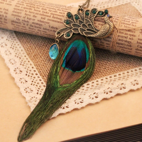 Стилни дамски колиета 