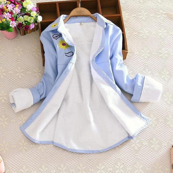 Γυναικεία πουκάμισα   της μόδας  με βελούδο σε δύο μοντέρνα μοτίβο - λευκό και μπλε